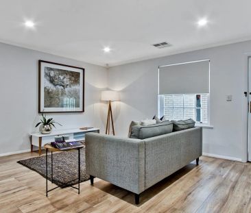 Single storey rear unit in small group of four! - Photo 1