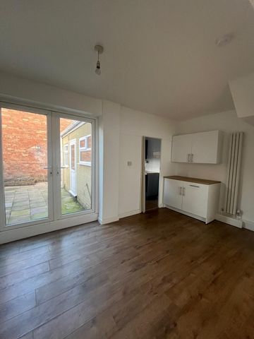 Leamington Drive, Hartlepool - Photo 2