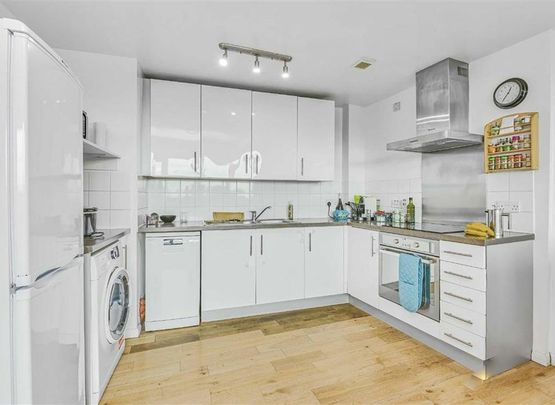 St. George Wharf - Photo 1