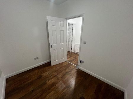3 bedroom flat to rent - Photo 2