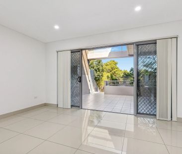 Immaculate and Contemporary 4 Bedroom Townhouse - Photo 2
