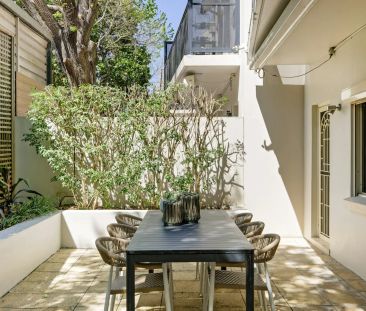 Boutique Townhouse in quiet village setting - Photo 2