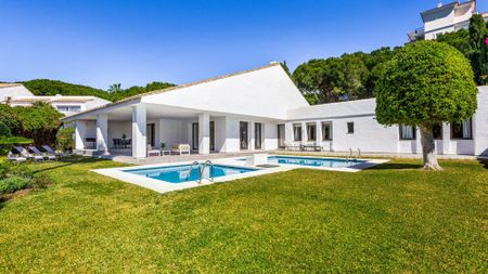 5 bedroom luxury Villa for rent in Puerto Banus, Andalusia - Photo 5