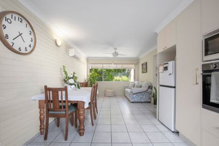 Tastefully Refurbished Unit in Fantastic Location&excl; - Photo 2