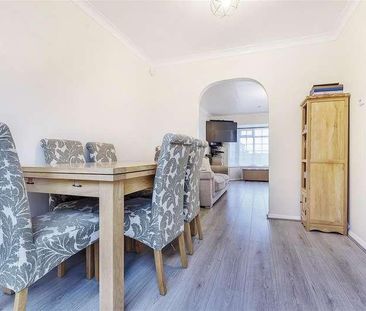 Chantry Road, Chessington, KT9 - Photo 4