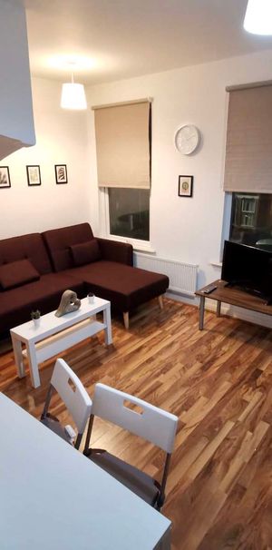 Rooms Available in All Female Professional Houseshare in N4 - Photo 1
