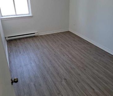 Très Bel Appartement 4 1/2 DDO à Louer - Boulevard des Sources - Photo 2