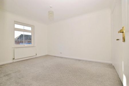 3 bedroom end of terrace house to rent - Photo 4