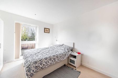 3 bedroom flat to rent - Photo 5