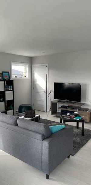 Tres Beau 4 1/2 à louer - Photo 1