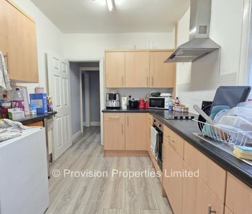 5 Bedroom Student House Headingley - Photo 1