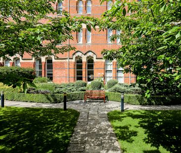 Flat to rent on - Photo 1