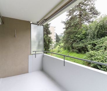 Luminous 2.5-room apartment with typical character in Köniz - Foto 4