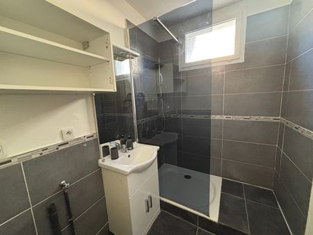 Location Appartement 3 pièces 55m² ROMANS SUR ISERE 26100 - Photo 5