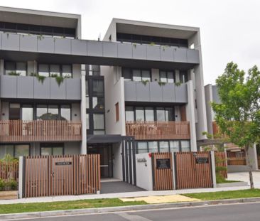 Modern Second Floor Apartment - Photo 6