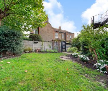 3 bedroom flat to rent - Photo 6