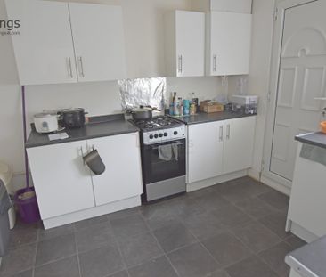 3 Bedroom Mid Terraced House - Photo 1