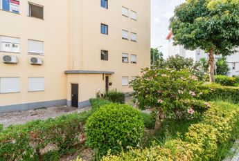 APARTAMENTO T4 EM ALFRAGIDE MOBILADO