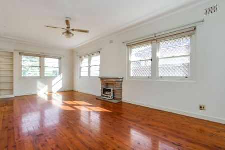 Single Level Home In Beachside Location - Photo 2
