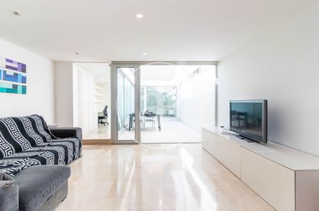 Flat for rent with a large terrace and lots of natural light in Sants - Photo 3