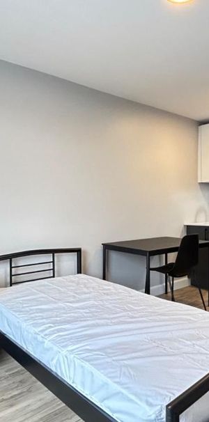 Appartement studio et salle de bain - Photo 1