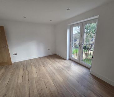 5 bedroom detached house to rent - Photo 1