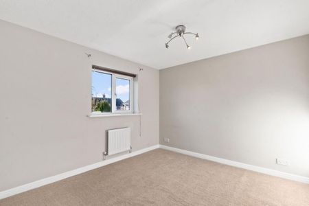 4 bedroom detached house to rent - Photo 4