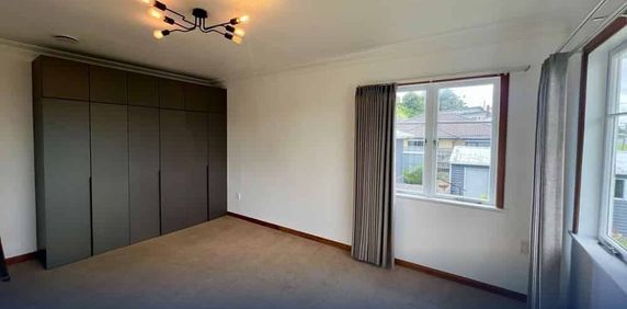 Four Bedroom House - Thames - Photo 2