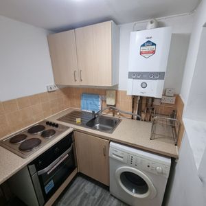 Studio Flat, Great Cheetham Street West, M7 - Photo 2