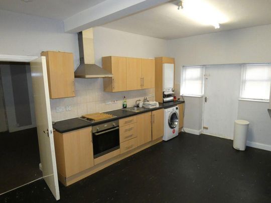 3 bedroom flat to rent - Photo 1