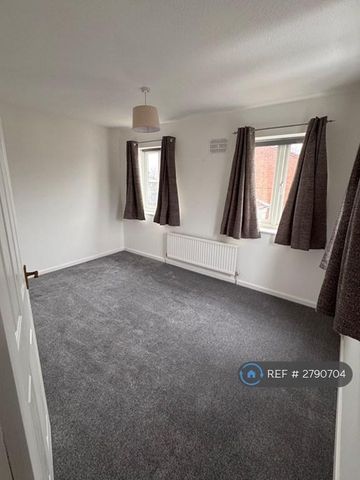 2 bedroom semi-detached house to rent - Photo 3