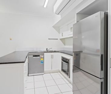 Convenient unfurnished Esplanade apartment - Photo 1