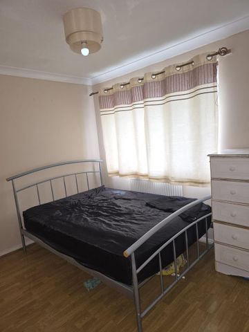 1 bedroom in a house share to rent - Photo 4