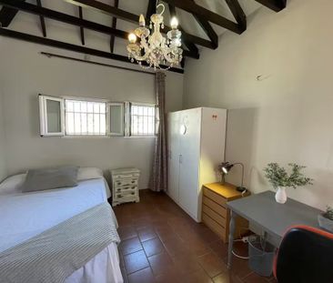 Calle Porvenir, Sevilla, Andalusia 41013 - Photo 3