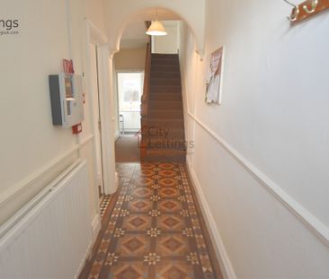 5 Bedroom Semi-Detached House - Photo 5