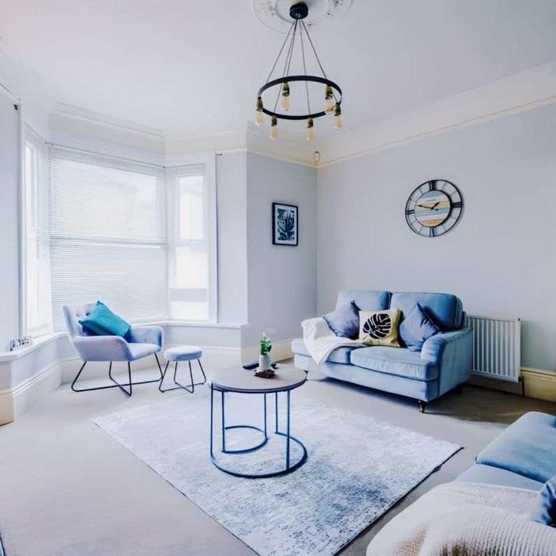 6 Bedroom, 1 Bathroom - Photo 1