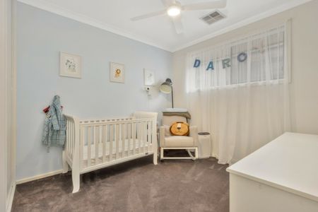 Modern 3 Bedroom Home - Photo 4