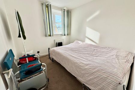 4 bedroom detached house to rent - Photo 3