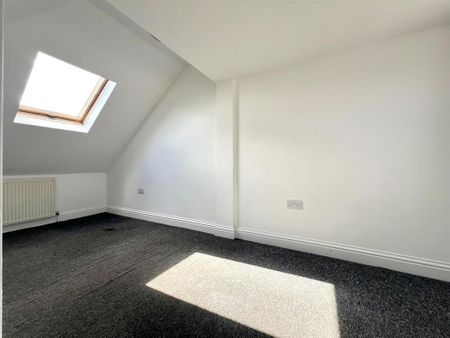 3 bedroom flat to rent - Photo 3