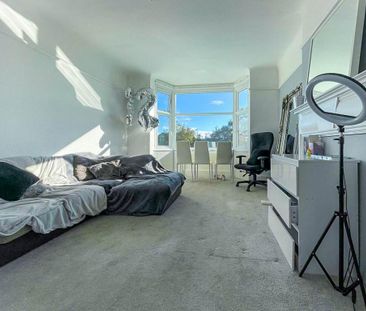 3 bedroom apartment to rent - Photo 2
