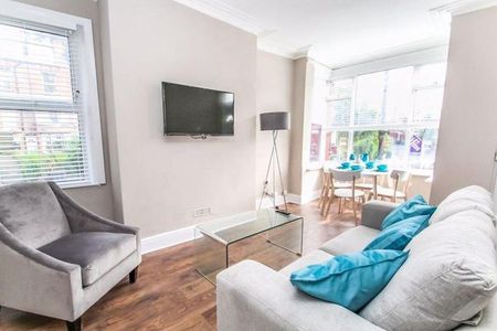 3 bedroom terraced house to rent - Photo 3