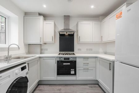3 bedroom detached house to rent - Photo 2