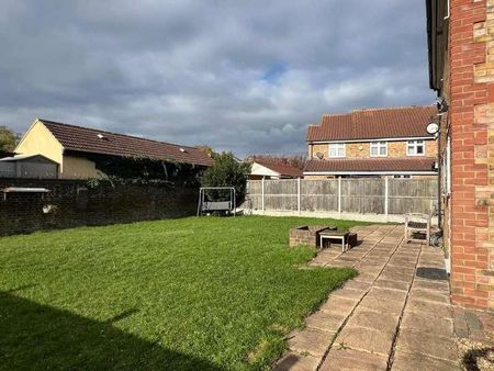 Bexley Gardens, Chadwell Heath, RM6 - Photo 2