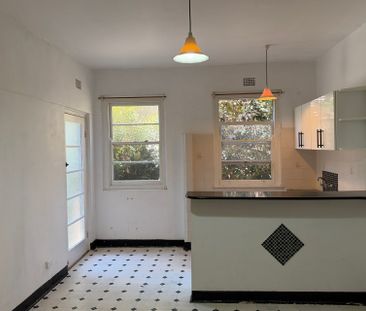 Three Bed Unit in Convenient Location - Photo 2