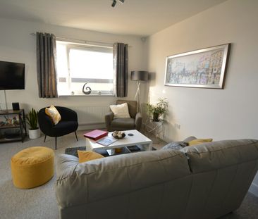Flat to rent on - Photo 1