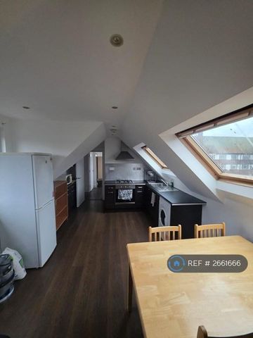 3 bedroom flat to rent - Photo 4