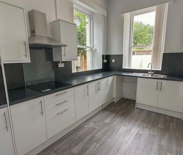 3 bedroom flat to rent - Photo 5