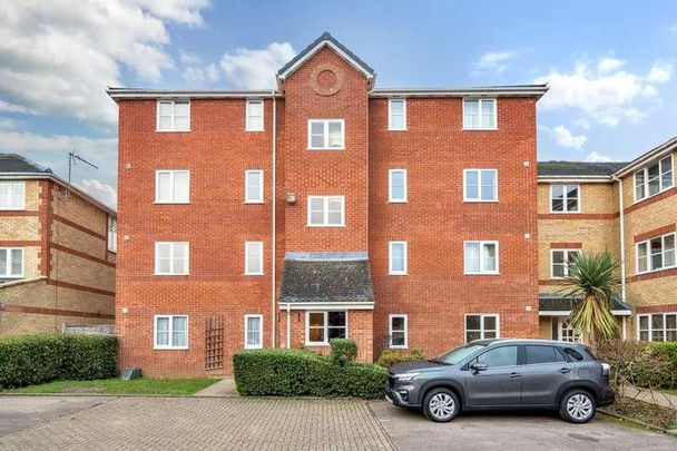 Kingston Upon Thames, Surrey, KT1 - Photo 1