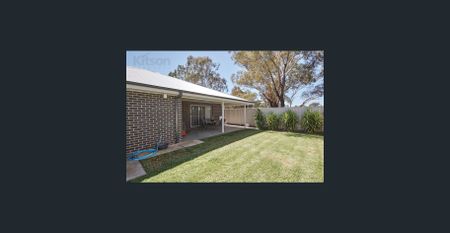 POSITIONED IN A QUIET CUL-DE-SAC - Photo 4