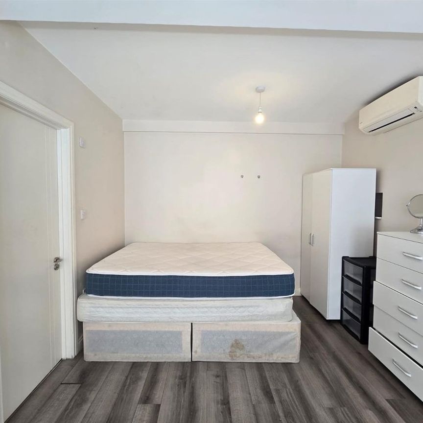 Studio Flat, London, N16 - Photo 1